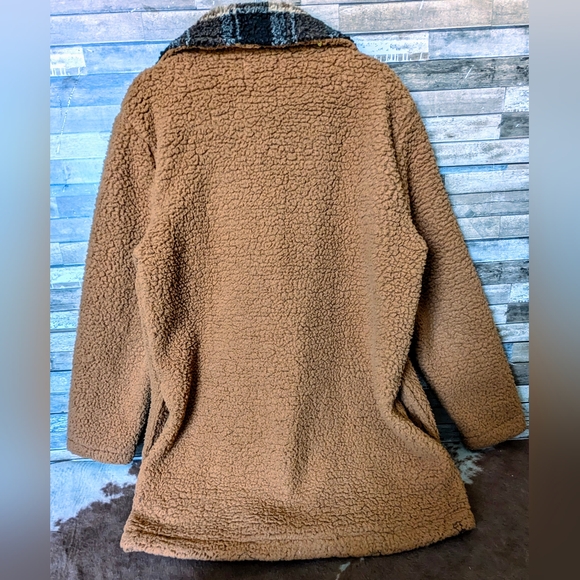 Sunshine & Rodeos Sherpa Teddy Jacket With Plaid Detailing - Picture 9 of 15